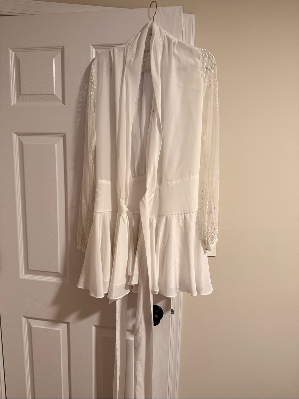 Women's White Long-Sleeve Tie-Front bridal robe